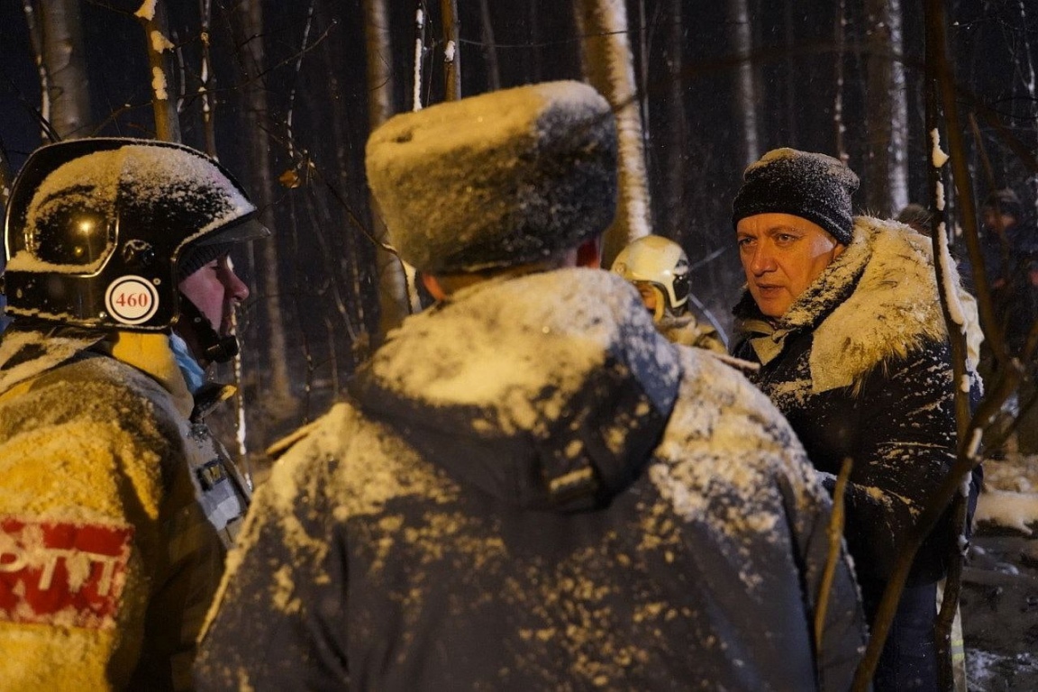 Глава региона на месте крушения Ан-12 в Пивоварихе