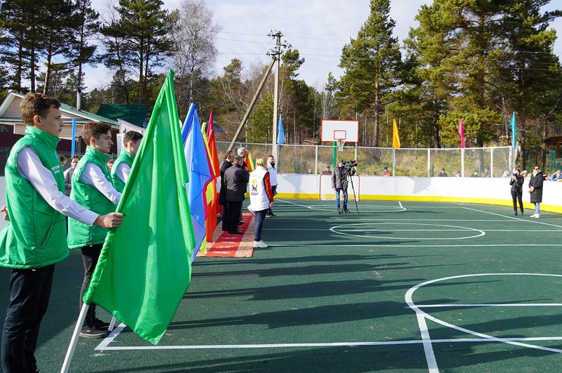 Многофункциональная спортивная площадка в Бурдаковке. Фото пресс-службы администрации Иркутского района Многофункциональная спортивная площадка в Бурдаковке. Фото пресс-службы администрации Иркутского района