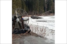 Перевернувшаяся лодка. Фото ГУ МЧС России по Иркутской области