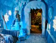 Вторая комната — ледяная пещера. В ней гостей встречает Дед Трескун.