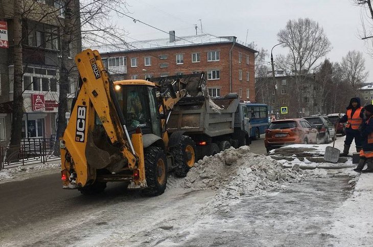 Уборка улиц Иркутска. Фото пресс-службы администрации города