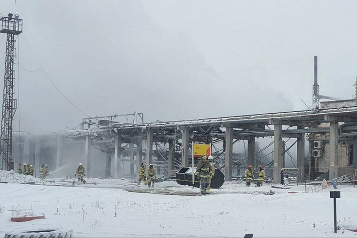 Тушение пожара на АНХК. Фото пресс-службы прокуратуры Иркутской области