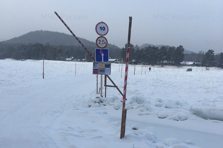 Ледовая переправа. Фото пресс-службы ГУ МЧС России по Иркутской области