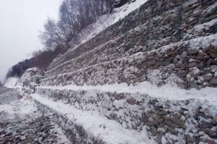 Подпорная стенка на месте схода оползня. Фото Упрдор «Южный Байкал»