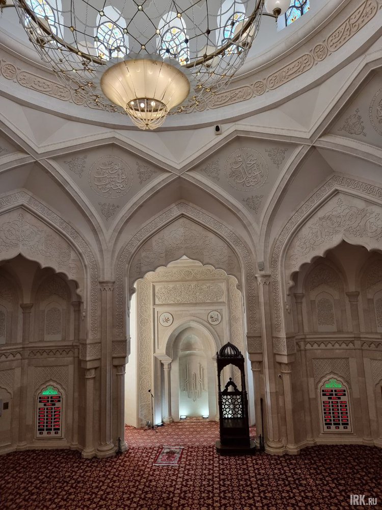 Внутри Белой мечети