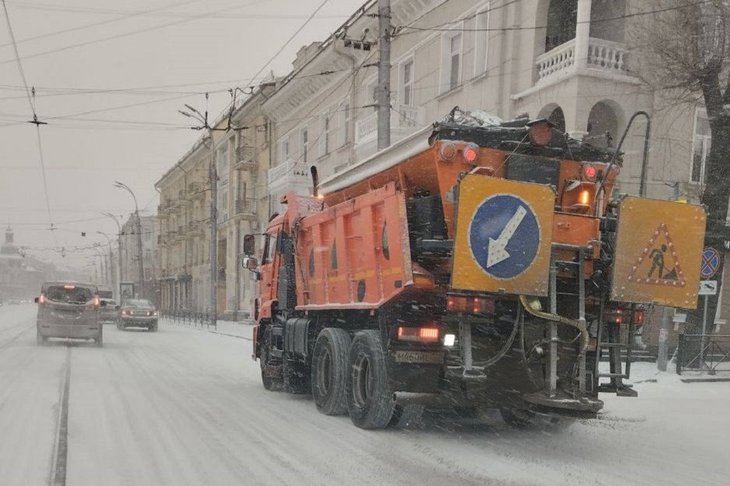 Уборка улиц Иркутска. Фото пресс-службы администрации города