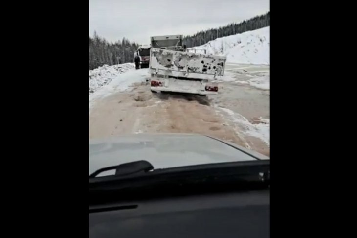 Дорога Усть-Кут — Верхнемарково. Скриншот видео со страницы мэра Усть-Кутского района «ВКонтакте»