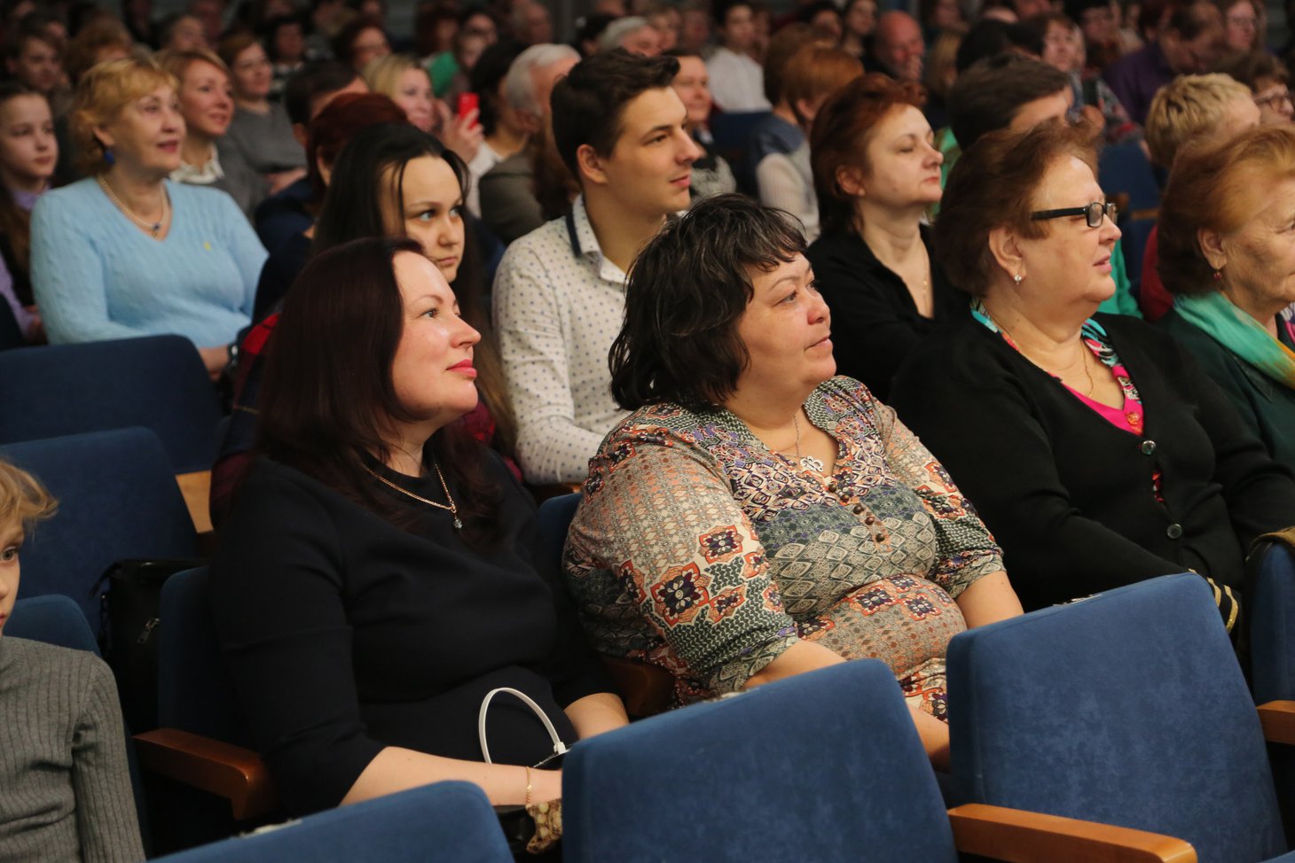 Зрители в Иркутской областной филармонии. Фото из архива учреждения Зрители в Иркутской областной филармонии. Фото из архива учреждения