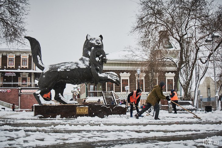 Уборка снега в Иркутске. Фото IRK.ru