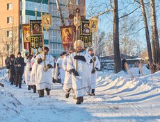 Утром 19 января от храма Александра Невского до водохранилища в районе улицы Якоби прошёл Крестный ход.