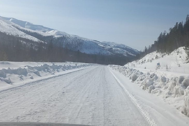 Зимняя дорога в Бодайбо. Фото пресс-службы правительства региона