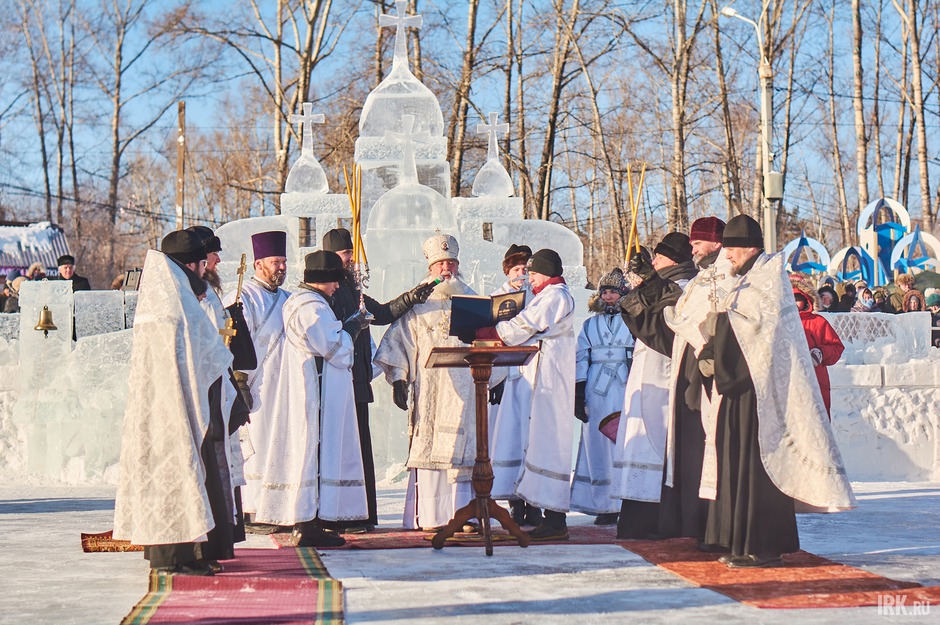 Митрополит Иркутский и Ангарский Максимилиан провёл праздничный молебен.