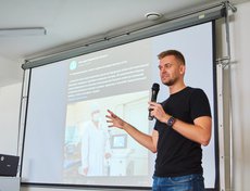 Лекции провели спикеры RT и МИА «Россия сегодня». На фото главный редактор международного проекта Russia Beyond Всеволод Пуля.