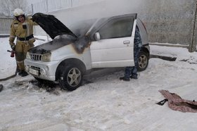 Сгоревшая машина. Фото пресс-службы ГУ МЧС России по Иркутской области