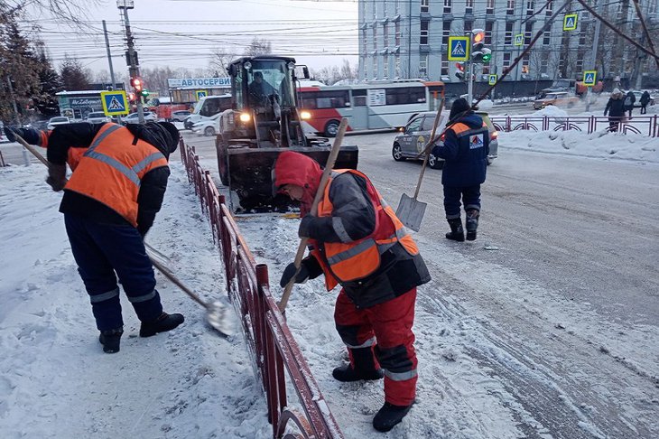Уборка снега на улицах Иркутска. Фото пресс-службы администрации города
