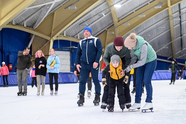 Катания на коньках в ледовом дворце «Байкал». Фото с сайта www.ldbaikal.ru