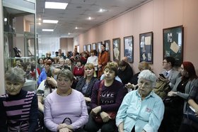 Люди на открытии центра активного долголетия. Фото пресс-службы правительства Иркутской области