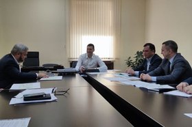 Совещание по поводу строительства лыжероллерной трассы. Фото пресс-службы правительства Иркутской области