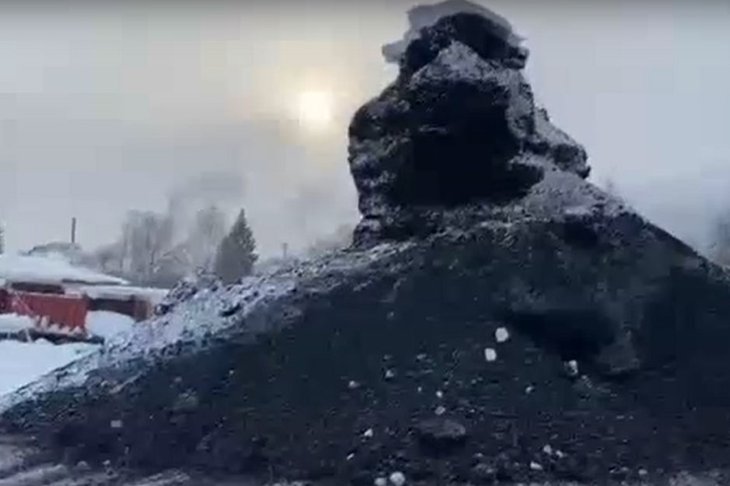 Уголь. Скриншот видео ГУ МВД России по Иркутской области