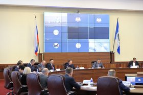 Заседание. Фото пресс-службы правительства Иркутской области