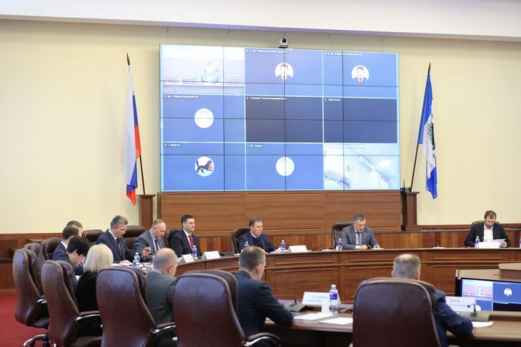 Заседание. Фото пресс-службы правительства Иркутской области