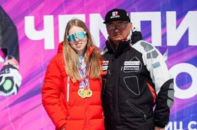 Варвара Воронцова с тренером. Фото из группы министерства спорта Иркутской области в социальной сети «ВКонтакте»