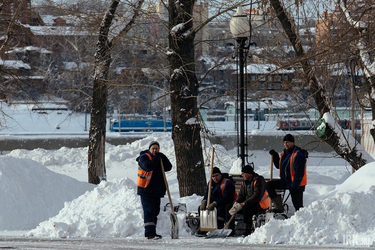 Уборка снега в Иркутске. Фото IRK.ru