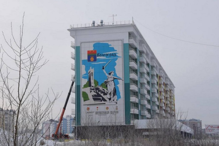 Панно на фасаде дома в Ангарске. Фото ссайта администрации Ангарска
