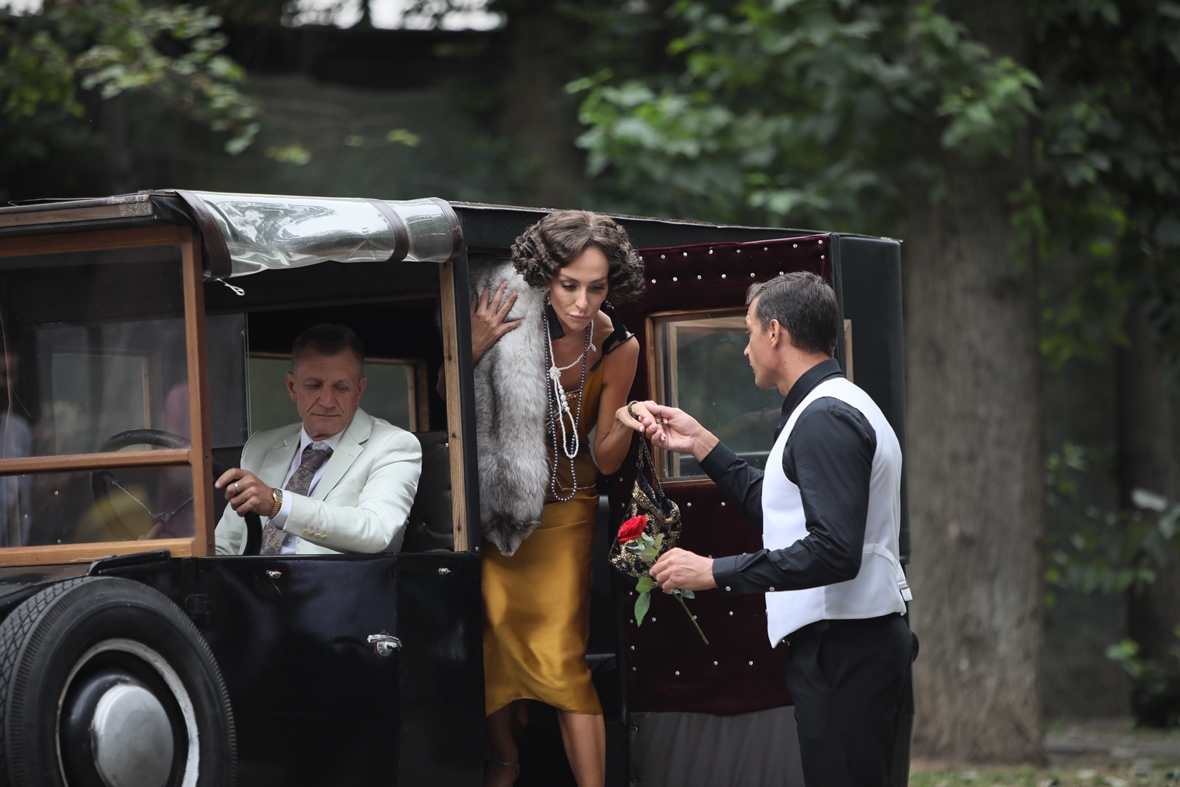 Екатерина Варнава на съёмках фильма «О чём говорят мужчины. Простые удовольствия». Фото с сайта www.kinopoisk.ru Екатерина Варнава на съёмках фильма «О чём говорят мужчины. Простые удовольствия». Фото с сайта www.kinopoisk.ru