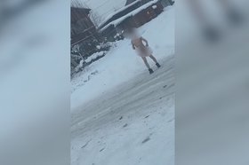 Мужчина в Бодайбо. Фото из телеграм-канала МВД38