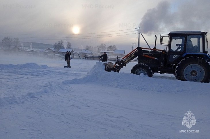 Создание водоотвода в Качугском районе. Фото пресс-службы ГУ МЧС России по Иркутской области