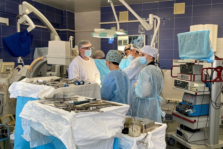 Операция. Фото пресс-службы Иркутской детской областной клинической больницы