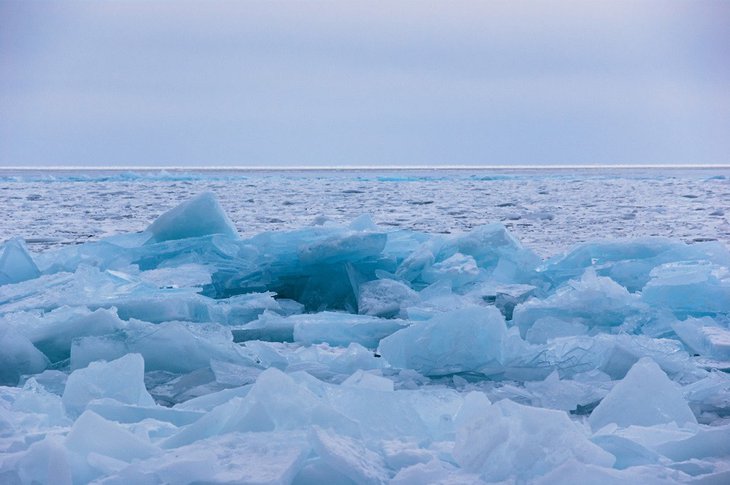 Байкальский лед. Фото из телеграм-канала Байкальского филиала Геофизической службы РАН