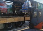 Погрузка посылок с гуманитарной помощью в фуру. Фото Народного фронта