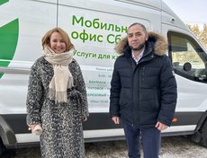 Юлия Кальвина и Алексей Ненашев на презентации офиса в посёлке Луговое