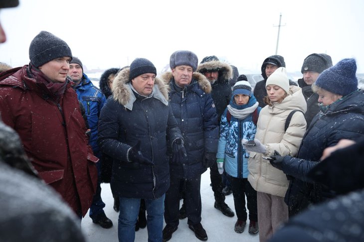 Руководитель энергетического бизнеса Эн+ Михаил Хардиков, губернатор Игорь Кобзев, мэр Иркутского района Леонид Фролов (слева направо). Фото пресс-службы правительства Иркутской области