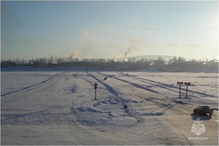 Переправа на реке Лена в Киренске. Фото пресс-службы ГУ МЧС России по Иркутской области