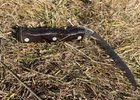 Нож, которым наносили удары женщине. Фото пресс-службы СУ СК России по Иркутской области