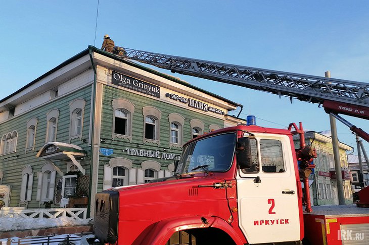 Горящее здание в центре Иркутска. Фото IRK.ru