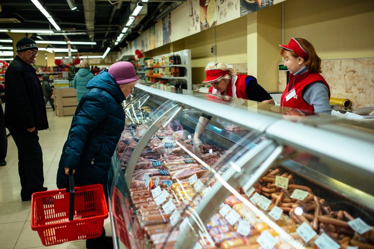Иркутяне в супермаркете. Фото IRK.ru