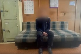 Задержанный курьер. Скриншот видео пресс-службы ГУ МВД России по Иркутской области
