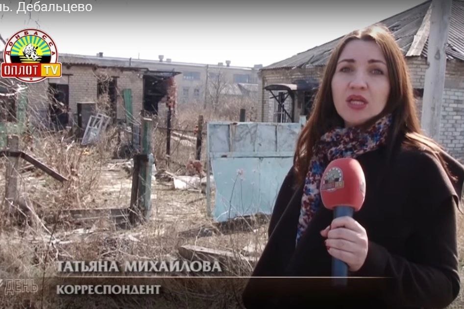 Поселок имени 8 Марта в окраинах Дебальцево, который Украина просто стерла с лица земли. Почти в каждом доме погибли целые семьи. Нам нельзя было подходить близко - все заминировано. Здесь я на 8-м месяце беременности, 2017 год