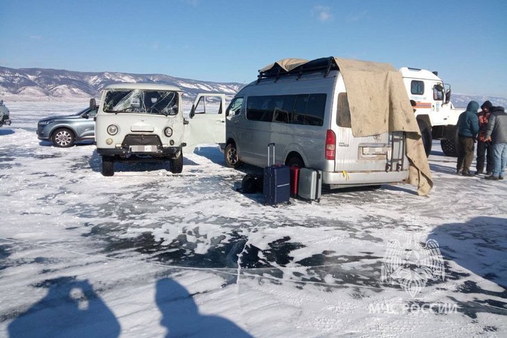 ДТП на переправе. Фото из телеграм-канала МЧС38