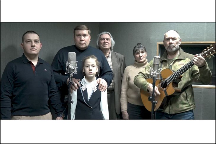 Иркутяне, исполнившие песню про события на Донбассе. Скриншот видео