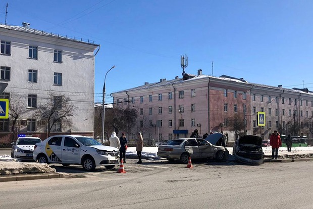 Массовое ДТП на улице Лермонтова 25 февраля. Фото ГУ МВД России по Иркутской области