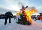 Сжигание масленицы. Фото пресс-службы ГУ МЧС России по Иркутской области