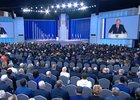 Владимир Путин выступает с посланием Федеральному собранию. Скриншот трансляции  LIFE.ru