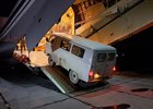 В зону СВО направили два автомобиля УАЗ. Фото пресс-службы правительства региона