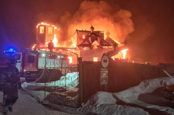 Пожар в храме в поселке Невон. Фото отдела надзорной деятельности по Усть-Илимскому району