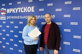 Юлия Домашевская, руководитель Иркутского регионального исполкома «Единой России» Дмитрий Мясников. Фото пресс-службы ЕР